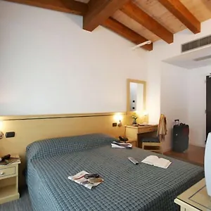 Hotel Mary ***