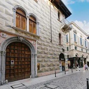 Palazzo Confalonieri Da Lisca Italia
